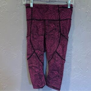 lululemon athletica Pink & Black Paisley Cropped Leggings - 4